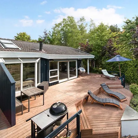 Summer House With Terrace Overlooking Nature