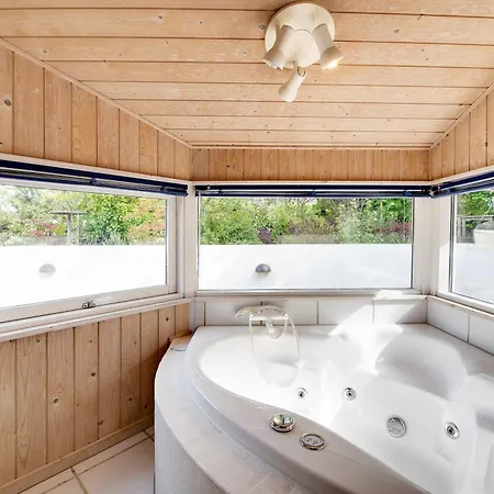 Summer House With Terrace Overlooking Nature Сasa de vacaciones Tikob
