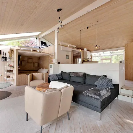 Summer House With Terrace Overlooking Nature * Tikob