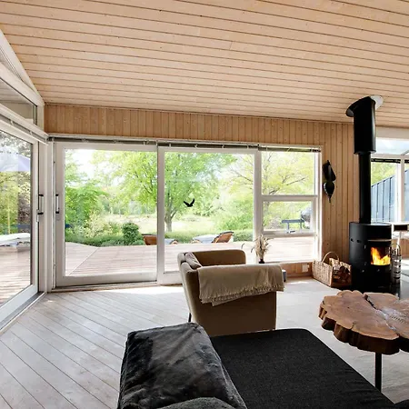 Summer House With Terrace Overlooking Nature *