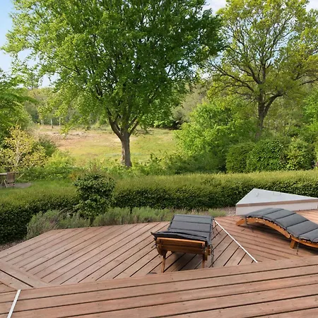 Сasa de vacaciones Summer House With Terrace Overlooking Nature Tikob