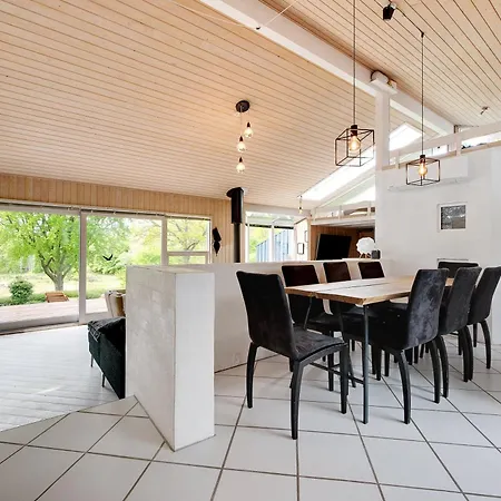 Summer House With Terrace Overlooking Nature *