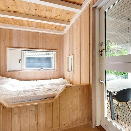Summer House With Terrace Overlooking Nature *