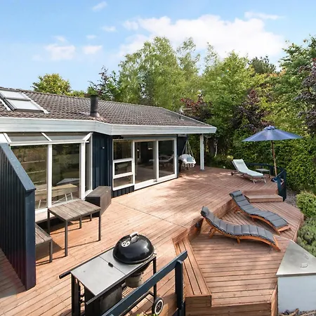 Sommarhus Med Terrass Med Utsikt över Naturen