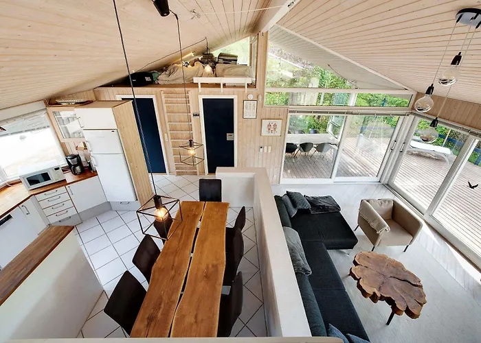 Summer House With Terrace Overlooking Nature *