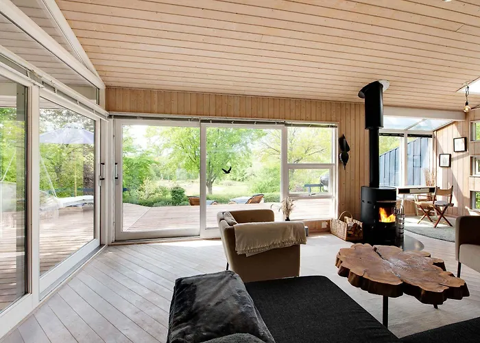 Summer House With Terrace Overlooking Nature *